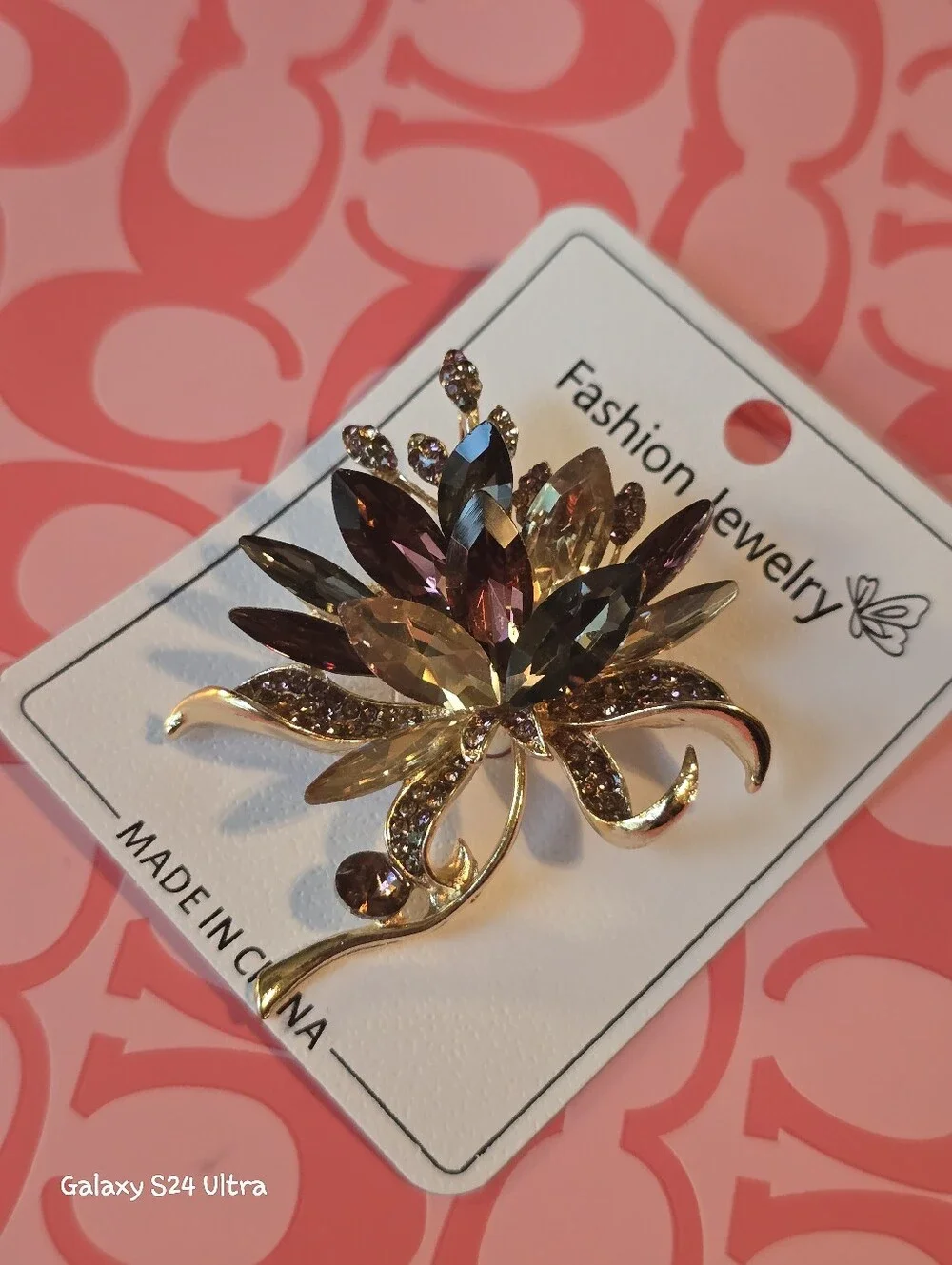Beautiful Flower Brooch NEW